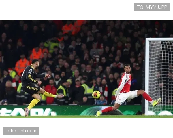 曼城三球完胜富勒姆紧追枪手 英超争冠悬念再度回归